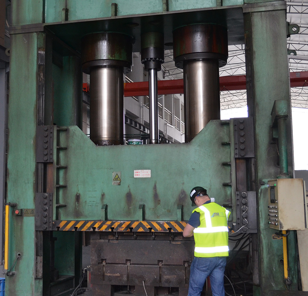 Sheet Moulding Compound (SMC) AMLite Composite Manhole Covers